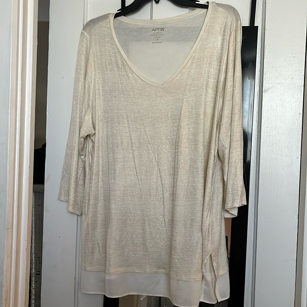 Woman’s Apt 9 blouse NWT. Size 1x